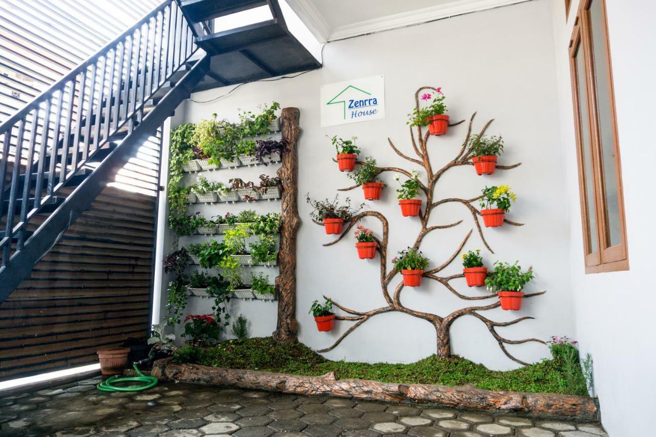 Zenrra House Hotel Bandung Eksteriør billede
